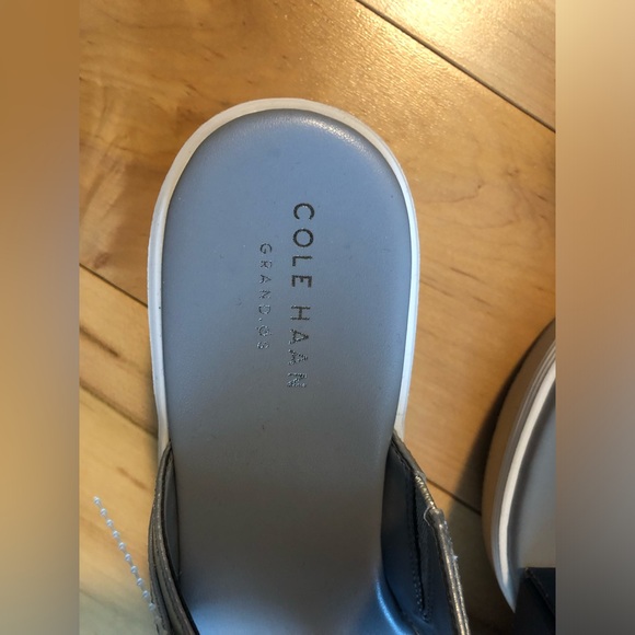 New-in-box Women’s Cole Hann Silver Slides - Picture 3 of 4